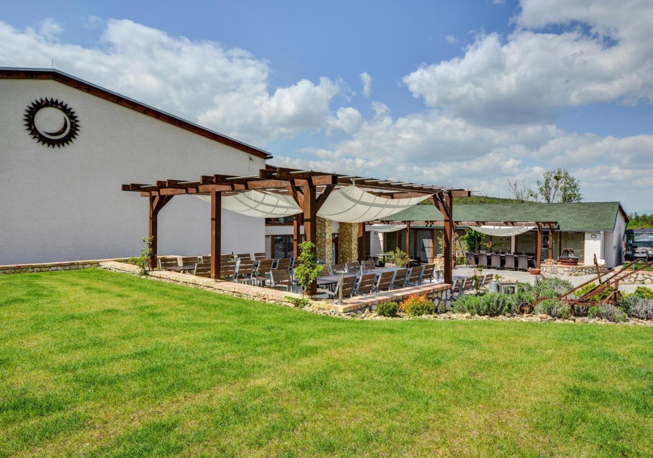 Penzion Tokaj Macik Winery B&B Mala Trna Bagian luar foto